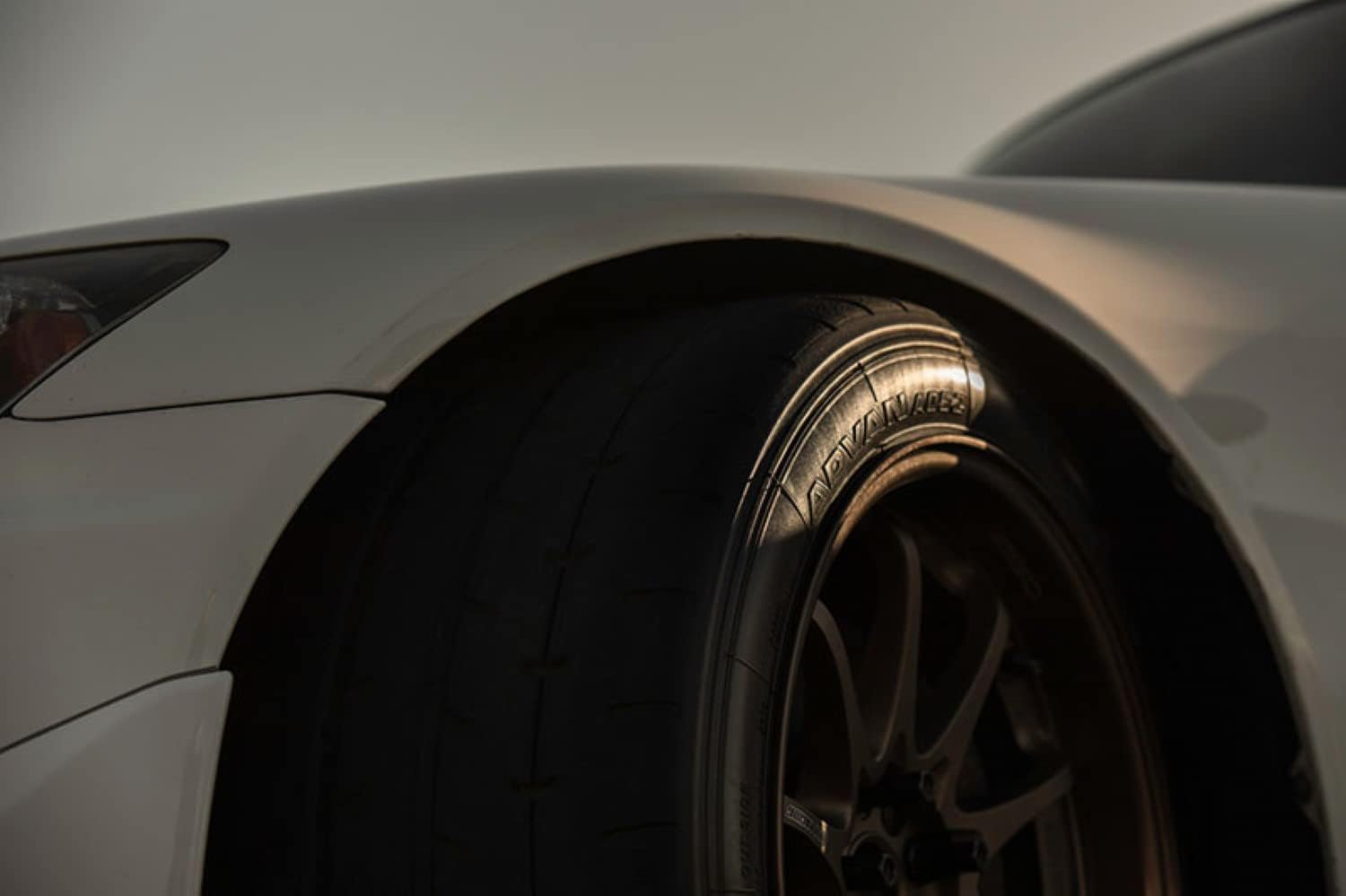 255/40R18 99Y Tire V162