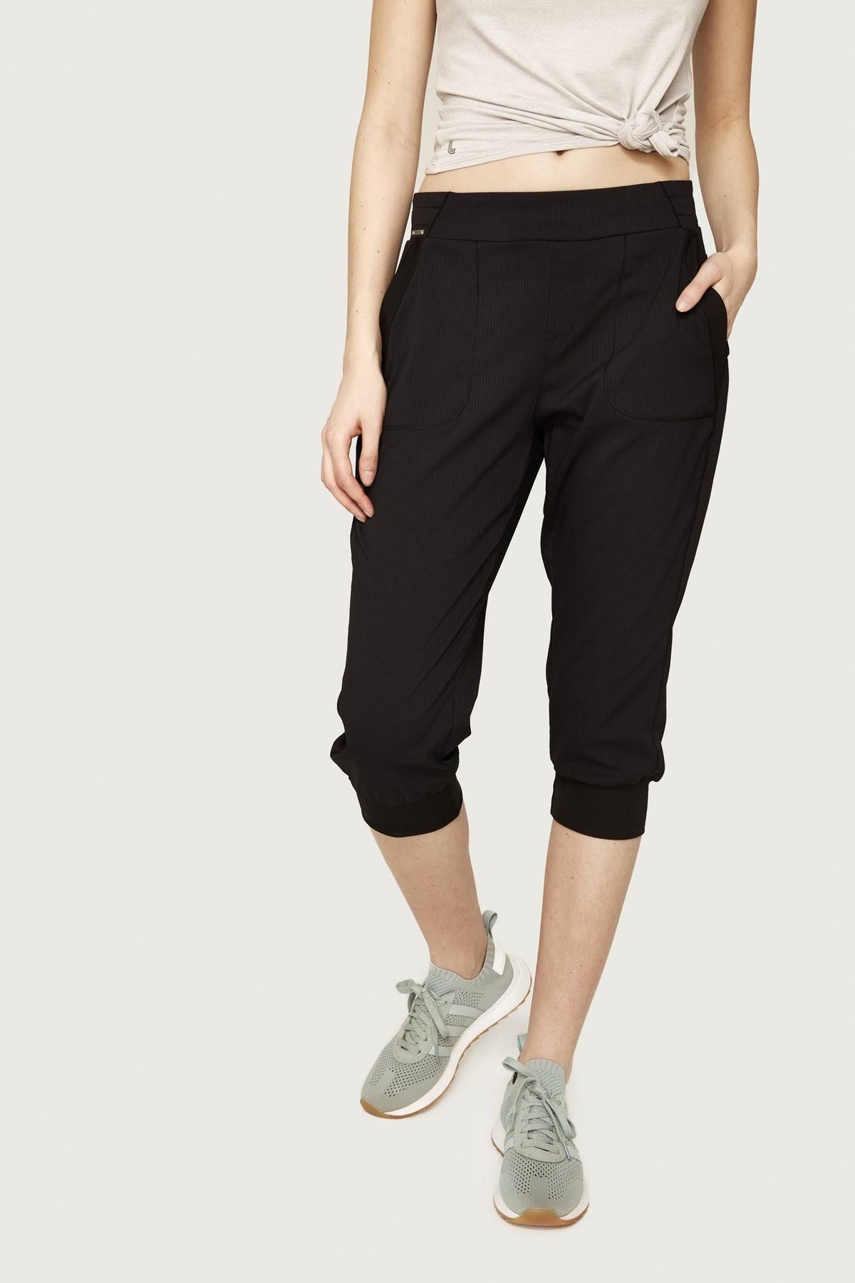 Black L Capris I156