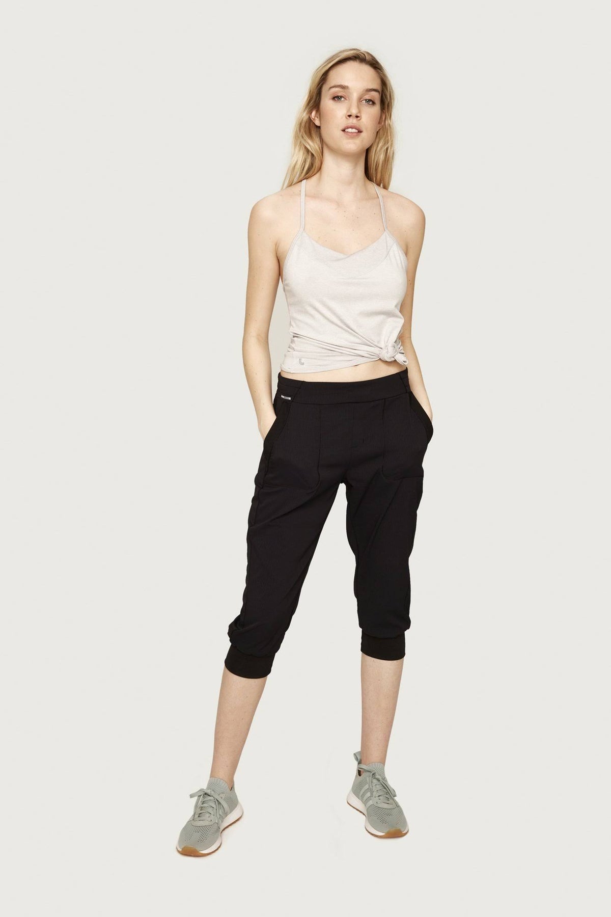 Black L Capris I156