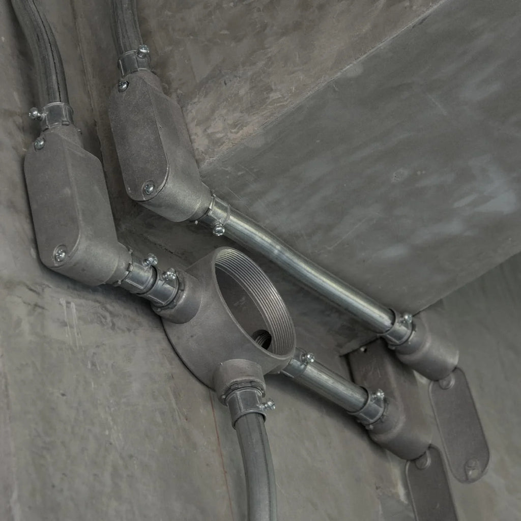 3/4-Inch Gray Cast Aluminum Threaded Conduit Body with Stamped Steel Cover V845