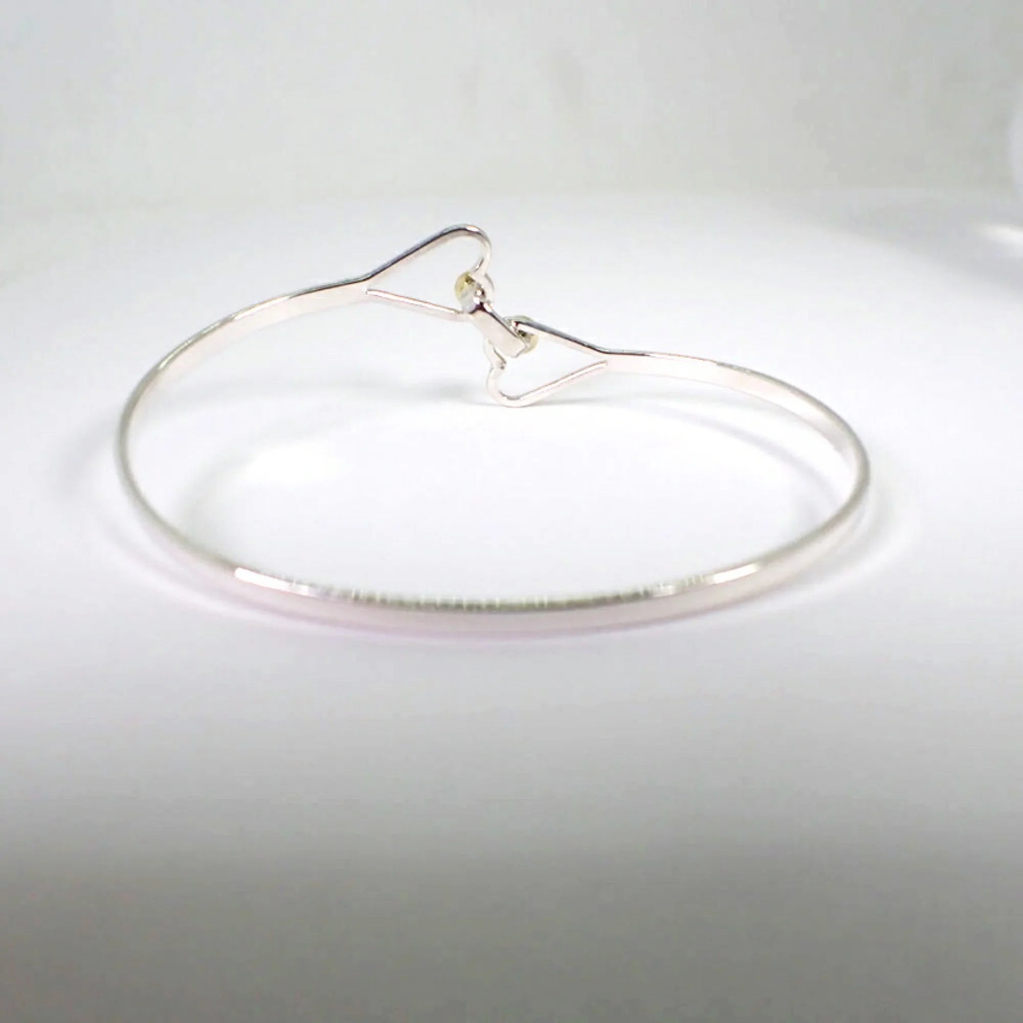 SV925 18KT Heart Bangle M978