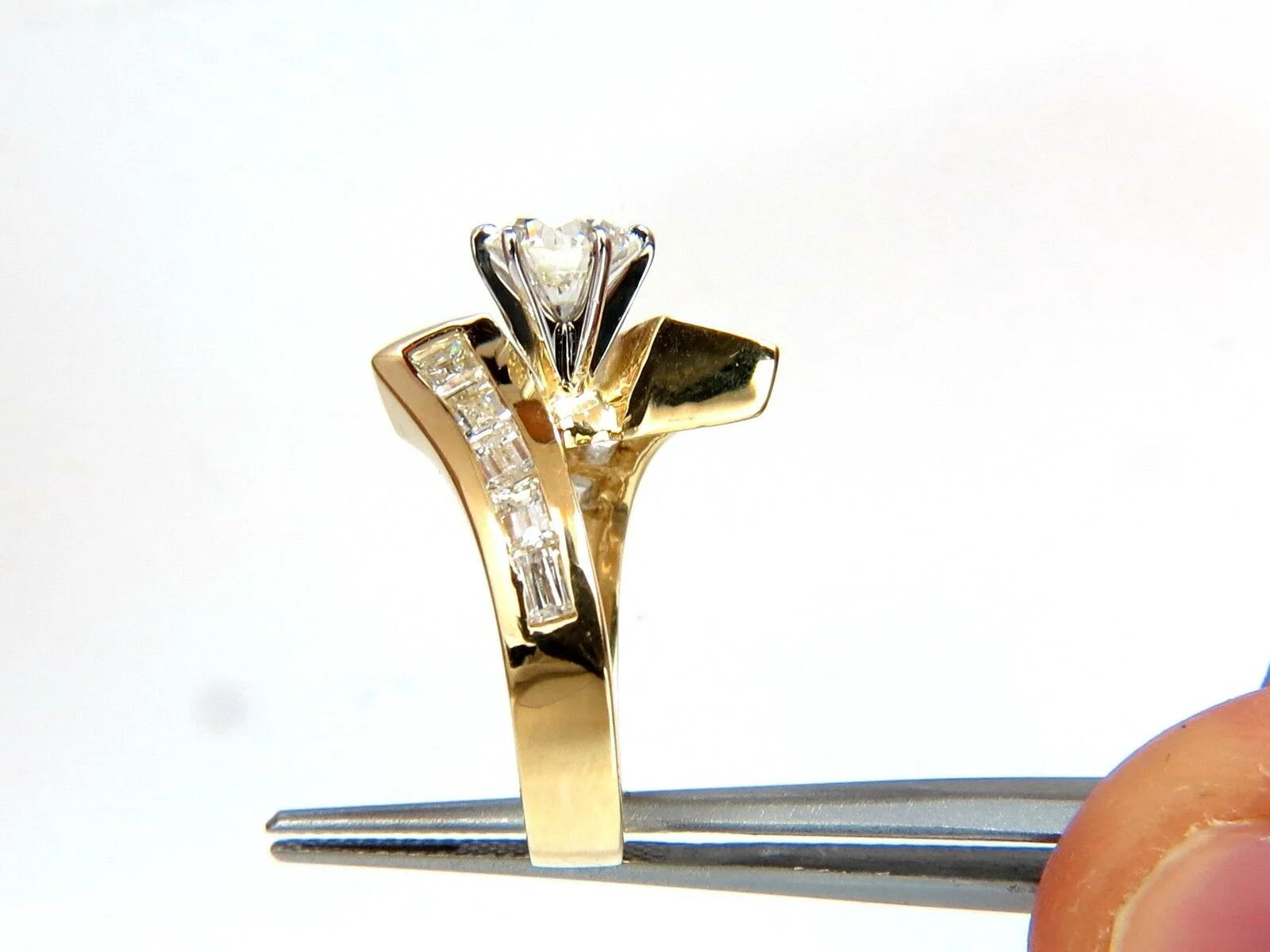 14KT Diamond Crossover Ring I929684